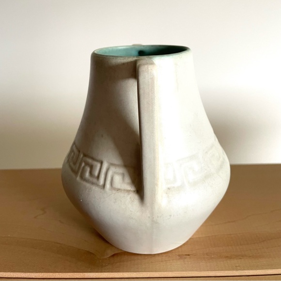 💥💥MOVING SALE💥💥Vintage pottery handled vase Greek key motif Art Deco Coors? READ - Picture 2 of 9